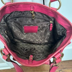 Coach vintage pink leather bag legacy turn lock handbag.
